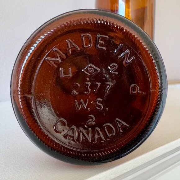 Vintage Capilano Brewery Old Style Beer Empty Bottles - Picture 4 of 4